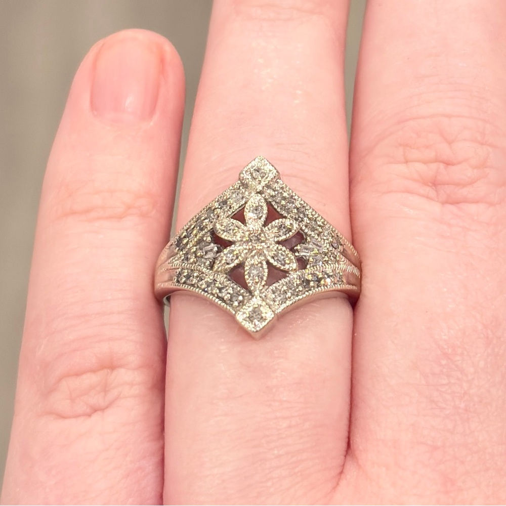 10K Diamond Snowflake Ring, Flower Filigree, Size 7.25, SUN Luxury - Picture 3 of 16
